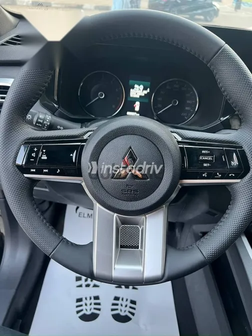 ميتسوبيشي اوت لاندر 2026 أسود جديدة للبيع - 8