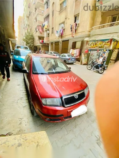 سكودا فابيا 2001 أحمر مستعملة للبيع - 1