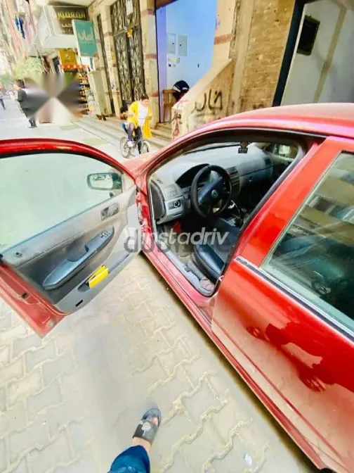 سكودا فابيا 2001 أحمر مستعملة للبيع - 2