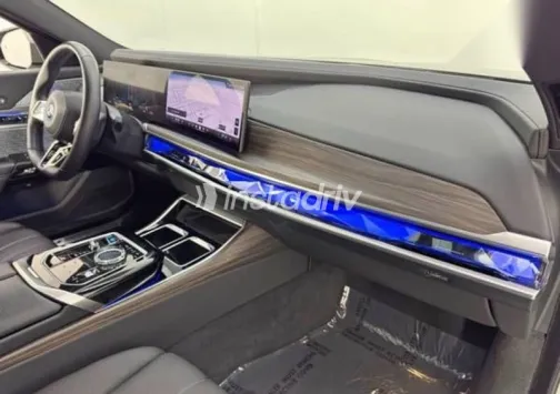 BMW I7 2024 Gray Used for Sale - 4