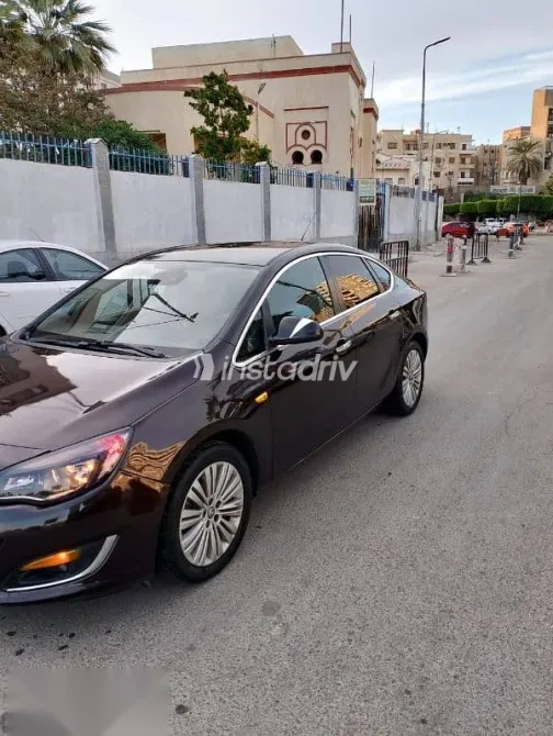 اوبل أسترا 2015 بني مستعملة للبيع - 2