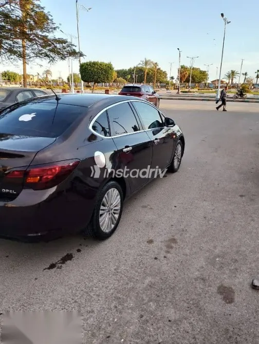 اوبل أسترا 2015 بني مستعملة للبيع - 5