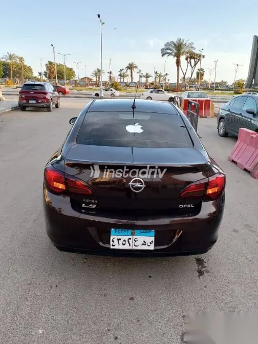 اوبل أسترا 2015 بني مستعملة للبيع - 6
