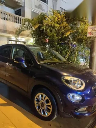فيات 500 X 2019 أزرق غامق مستعملة للبيع