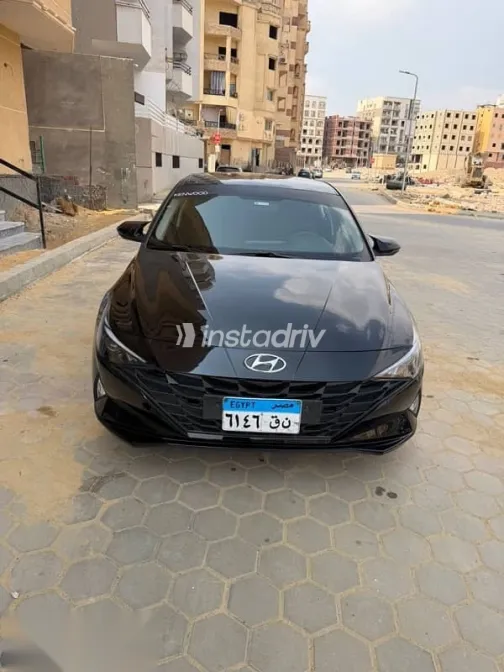 هيونداي إلنترا 2021 أسود مستعملة للبيع - 1
