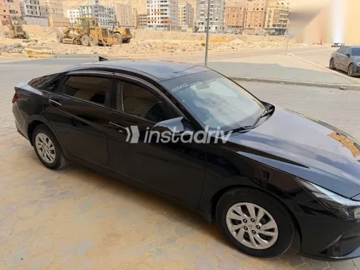 هيونداي إلنترا 2021 أسود مستعملة للبيع - 4