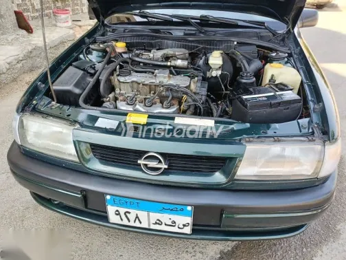 اوبل فيكترا 1995 أخضر مستعملة للبيع - 4