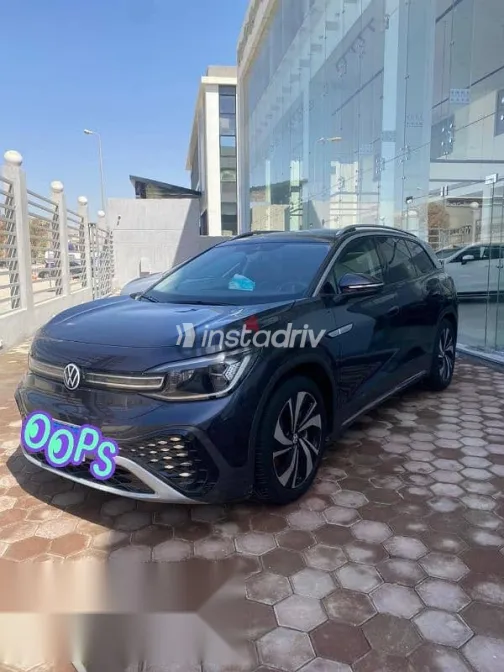 فولكس فاغن اي دي 6 2022 أزرق غامق مستعملة للبيع - 2