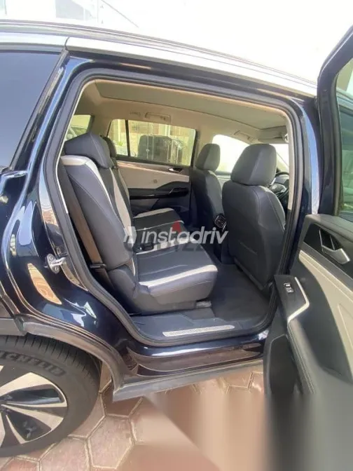 فولكس فاغن اي دي 6 2022 أزرق غامق مستعملة للبيع - 5