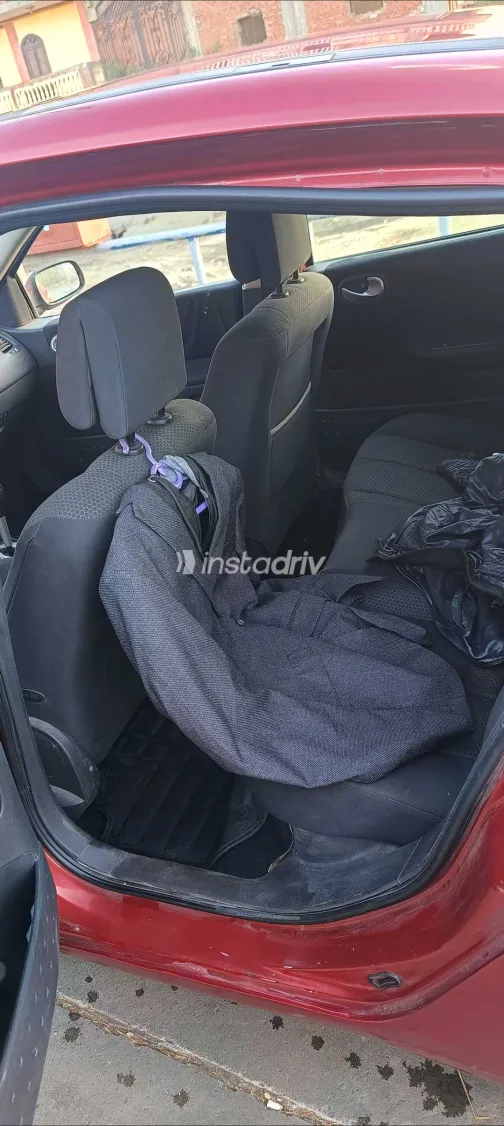 رينو ميجان 2005 أبيض مستعملة للبيع - 3