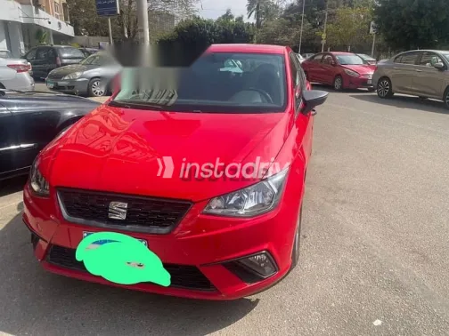 سيات ابيزا 2021 أحمر مستعملة للبيع - 1
