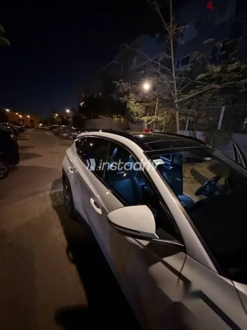 هيونداي توسان 2022 أبيض مستعملة للبيع - 2