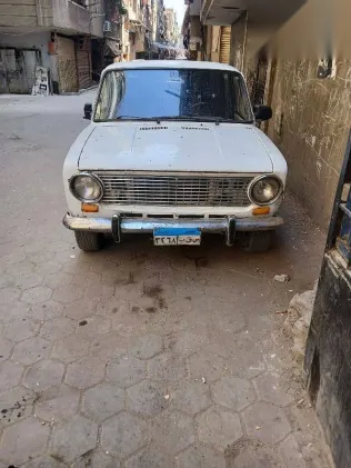 فيات 124 1974 أبيض مستعملة للبيع