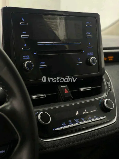 Toyota Corolla 2021 White Used for Sale - 1