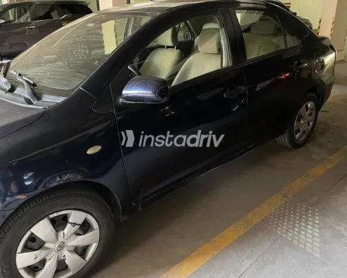 تويوتا ياريس 2007 أبيض مستعملة للبيع - 1