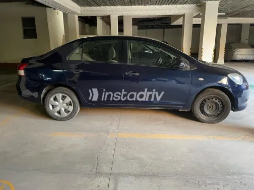 تويوتا ياريس 2007 أبيض مستعملة للبيع - 2