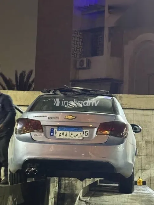 شيفروليه كروز 2010 فضي مستعملة للبيع - 3