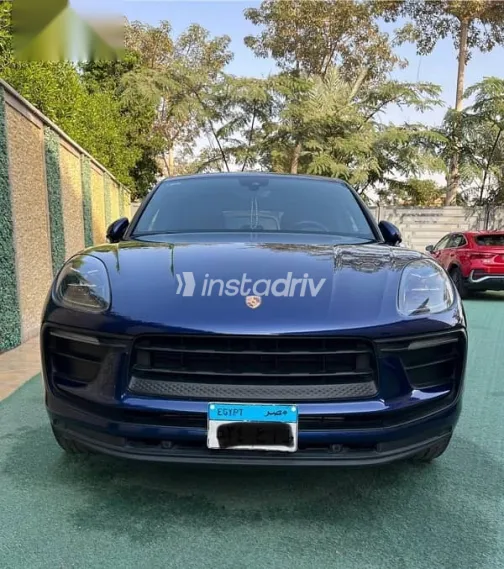 بورش ماكان 2022 أزرق غامق مستعملة للبيع - 2