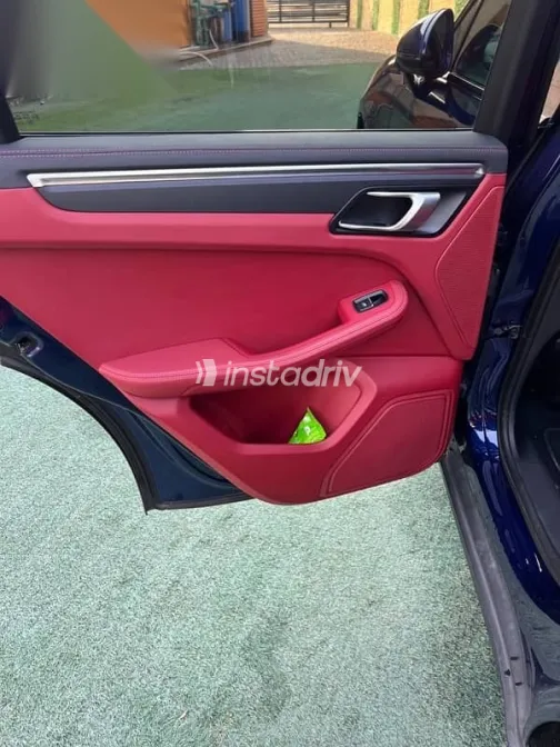 بورش ماكان 2022 أزرق غامق مستعملة للبيع - 7