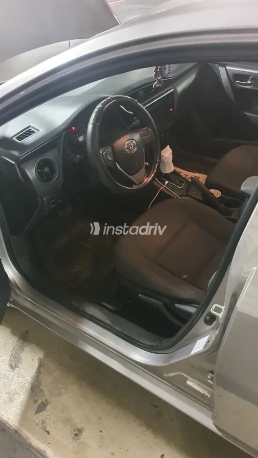 تويوتا كورولا 2018 أبيض مستعملة للبيع - 1