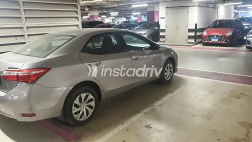 تويوتا كورولا 2018 أبيض مستعملة للبيع - 5