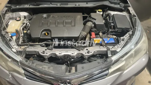 تويوتا كورولا 2018 أبيض مستعملة للبيع - 6