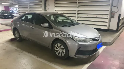 تويوتا كورولا 2018 أبيض مستعملة للبيع - 7