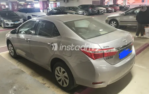 تويوتا كورولا 2018 أبيض مستعملة للبيع - 10