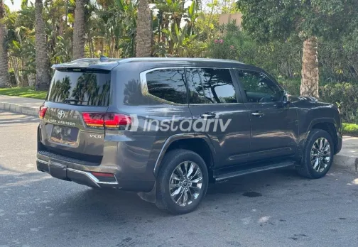 Toyota Land Cruiser 2022 White Used for Sale - 3