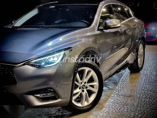 انفينيتي Q30 2018 رمادي مستعملة للبيع - 2