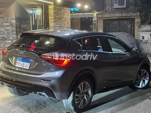 انفينيتي Q30 2018 رمادي مستعملة للبيع - 3