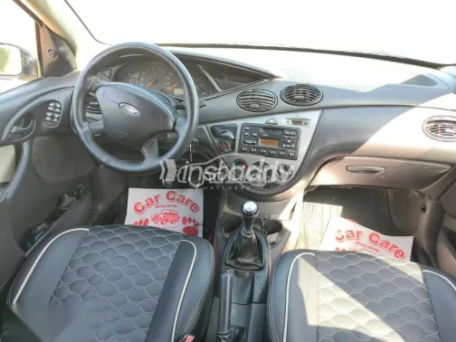 فورد فوكس 2004 فضي مستعملة للبيع - 8