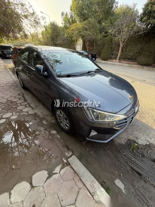 هيونداي إلنترا 2019 رمادي مستعملة للبيع - 1
