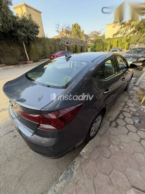 هيونداي إلنترا 2019 رمادي مستعملة للبيع - 2