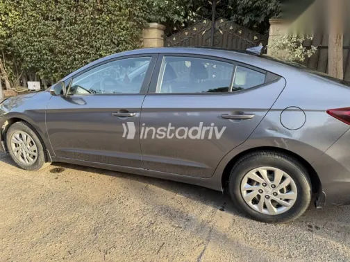 هيونداي إلنترا 2019 رمادي مستعملة للبيع - 3