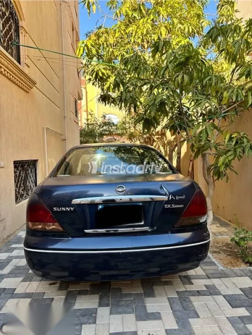 نيسان صنى 2008 أزرق غامق مستعملة للبيع - 2