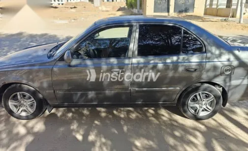 هيونداي فيرنا 2014 رمادي مستعملة للبيع - 4