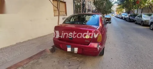 رينو كليو 2001 أحمر مستعملة للبيع - 3