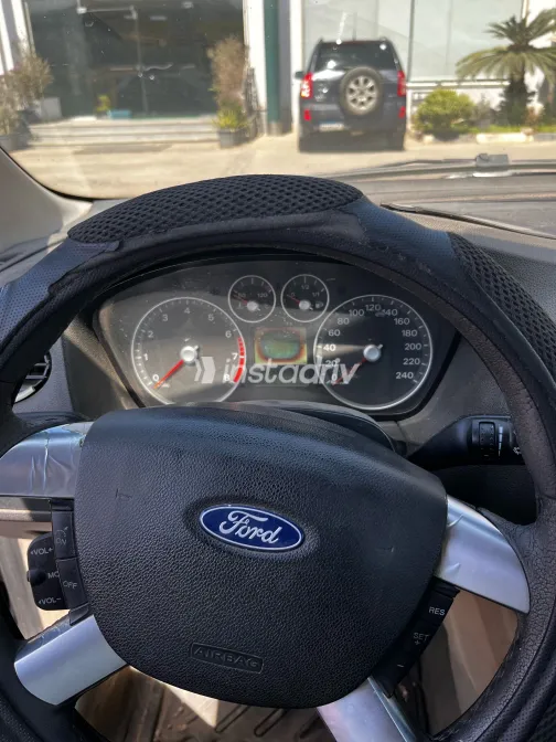 فورد فوكس 2007 أبيض مستعملة للبيع - 1