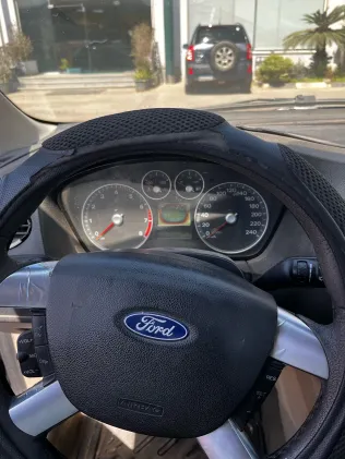 فورد فوكس 2007 أبيض مستعملة للبيع