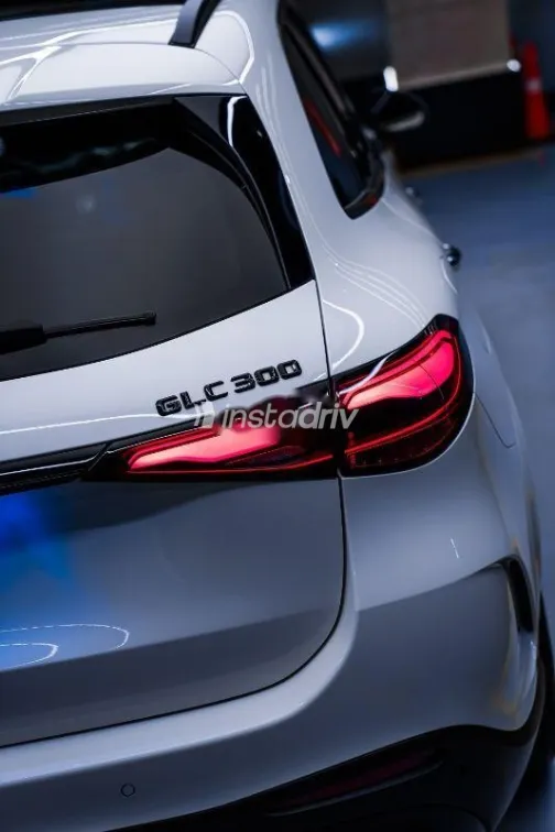 مرسيدس GLC 300 2024 أبيض مستعملة للبيع - 2