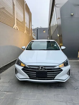 هيونداي إلنترا 2026 أبيض جديدة للبيع