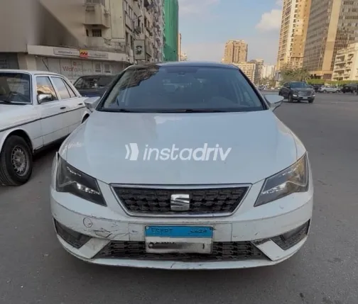Seat Leon 2018 White Used for Sale - 1