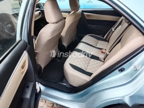 تويوتا كورولا 2015 أزرق غامق مستعملة للبيع - 7