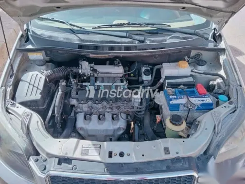 شيفروليه افيو 2018 فضي مستعملة للبيع - 3