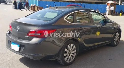 اوبل أسترا 2016 أبيض مستعملة للبيع - 6