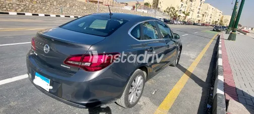 اوبل أسترا 2016 أبيض مستعملة للبيع - 9
