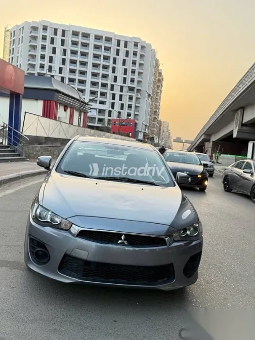 ميتسوبيشي لانسر 2016 فضي مستعملة للبيع - 1