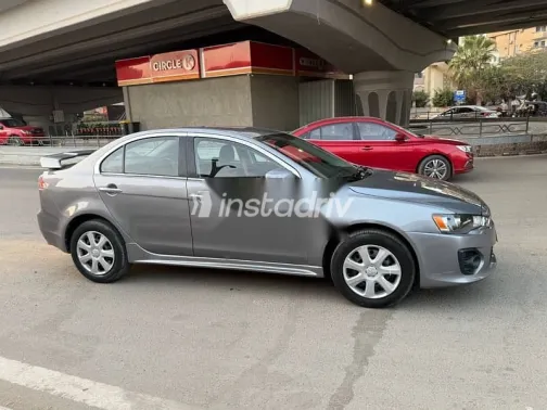 ميتسوبيشي لانسر 2016 فضي مستعملة للبيع - 4