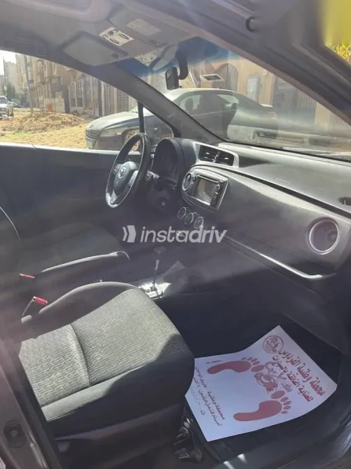 تويوتا ياريس 2014 رمادي مستعملة للبيع - 4